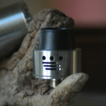 Royal Hunter mini par The Council of Vapor