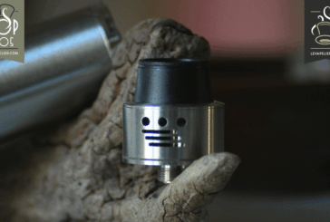 Royal Hunter mini par The Council of Vapor